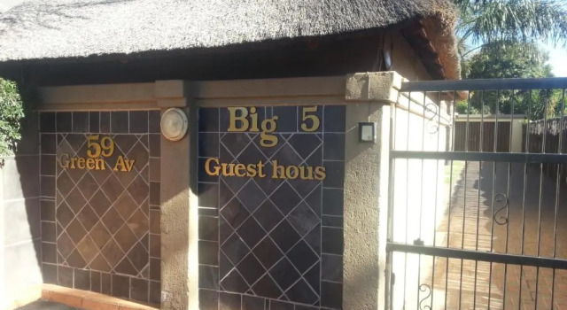 Люкс Big "5" Guesthouse