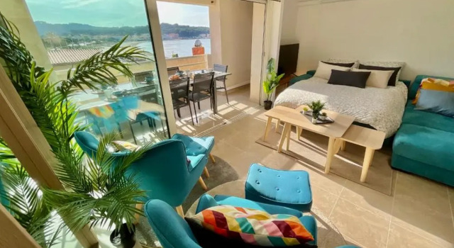 Magnificent 85m With BalconyIn Front Of Sea