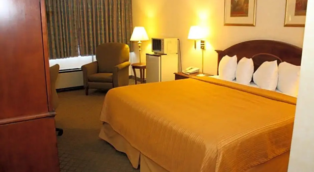 Четырёхместный номер Standard с красивым видом из окна Quality Inn Shenandoah Valley
