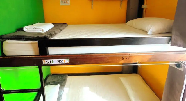 THE FUNKY MONKEY HOSTEL - 18 to 40 only