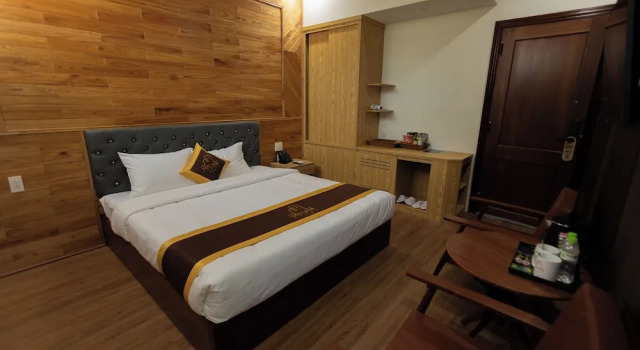 LuckyStar Hotel