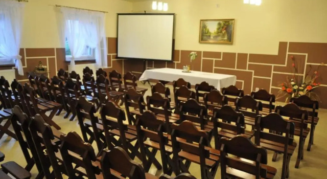 Karczma Chęciny, Buchen Sie Hotel Chęciny Heiligkreuz