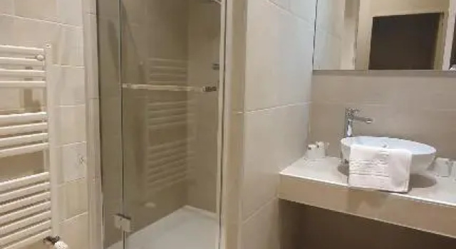 Четырёхместный номер Standard Logis Hôtel du Fer à Cheval