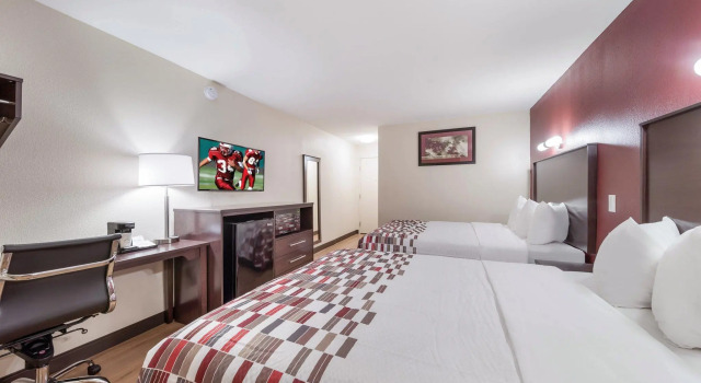Четырёхместный номер Deluxe Red Roof Inn & Suites Denton