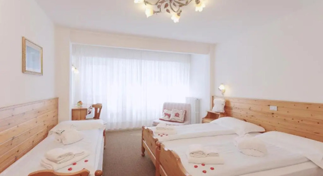Hotel Arnika Wellness, Забронировать Отель Пассо-Сан-Пеллегрино Долина Валь-ди-Фасса, рядом с Campigol