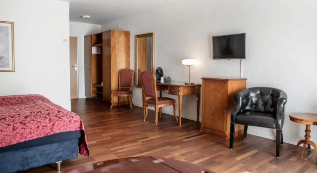 Полулюкс Hotel Marina & Apartments
