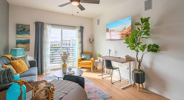 Апартаменты Minutes from Kierland King Bed Lux Pool with View - S433