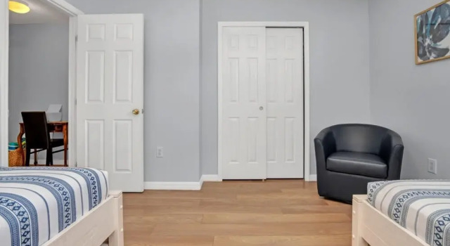 Gorgeous 3 bed Room Townhome Minutes to all the Attractions