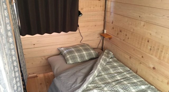 Кровать в общем номере (мужской номер) Guesthouse Coco Garage