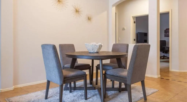 Коттедж 4BR South Phoenix Home