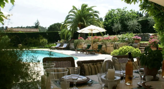 Stunning Villa With Heated Swimming Pool, air Conditioning and Large, Private, Enclosed Garden, Забронировать Вилла Виллы Вальбон, рядом с Out of Africa, Вилла