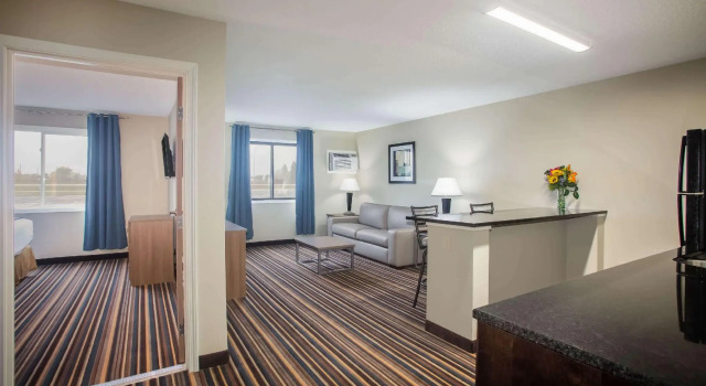 Двухместный люкс Deluxe c 1 комнатой Travelodge by Wyndham Wahpeton