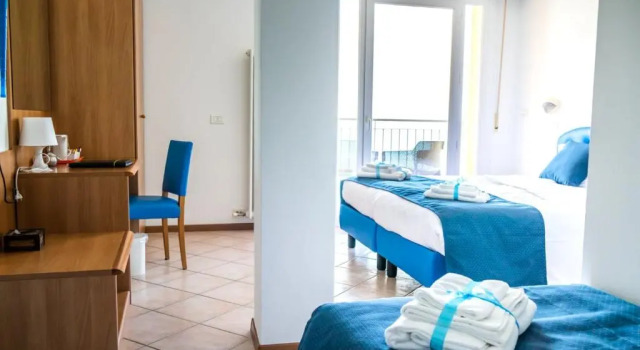 Семейный номер Standard с видом на озеро Hotel Casa Marinella
