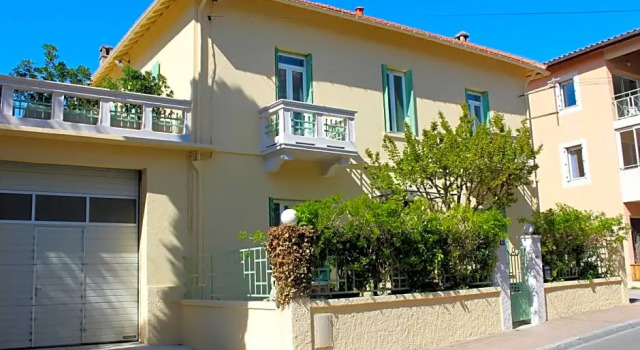 B&B Villa Regina, Забронировать Отель «постель и завтрак» Отели Везон-ла-Ромен 4 звезды, рядом с Археологический музей Théo Desplans, 4*
