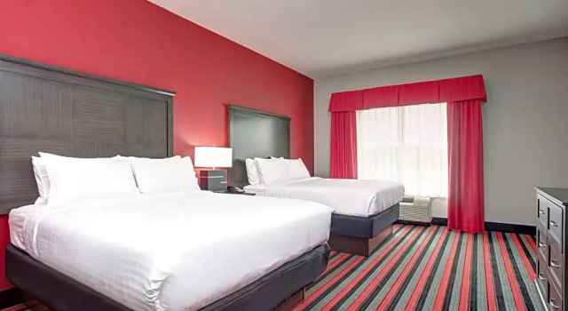 Четырёхместный люкс Holiday Inn & Suites Lafayette North by IHG