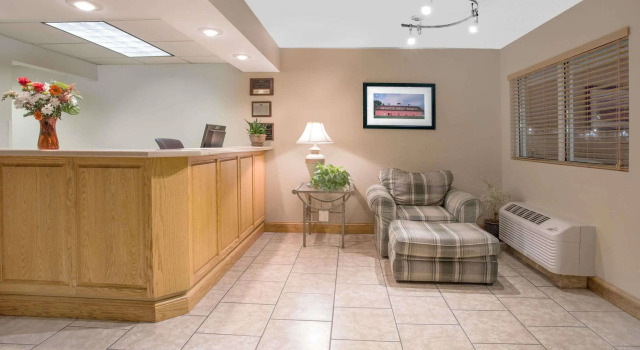 North Platte Inn and Suites, Buchen Sie Hotel Hotels in North Platte mit Parkplatz, Parkplätze