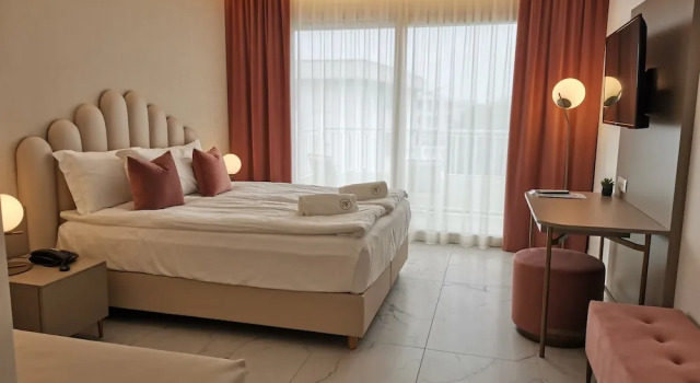 Четырёхместный номер Deluxe с балконом Hotel Astoria