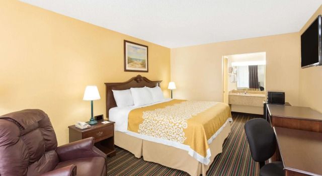 Days Inn Charleston Patriots Point, Забронировать Отель Маунт-Плезант Charleston Area, рядом с Patriots Point Naval Maritime Museum