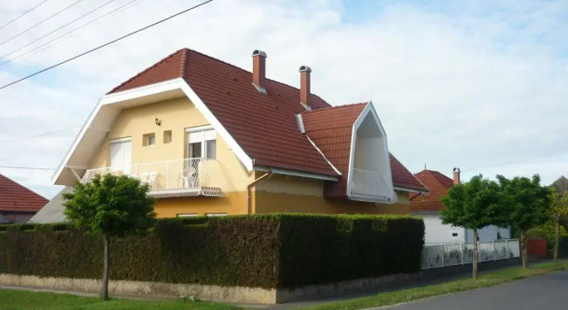 Farkas Apartmanok, Забронировать Отель Балатонлелле Шомодь, рядом с Пляж Напфень