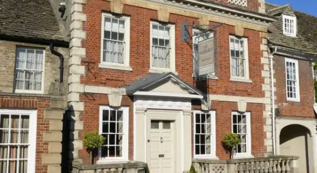 Номер Classic The Highworth Hotel