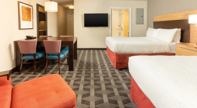Четырёхместный люкс TownePlace Suites By Marriott Las Vegas Stadium District