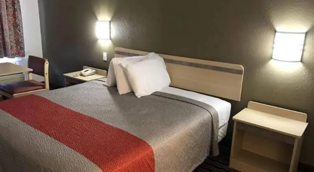 Motel 6 Cincinnati North, Забронировать Мотель Мотели Шаронвилл, рядом с Парк ископаемых Трэммел, Мотель