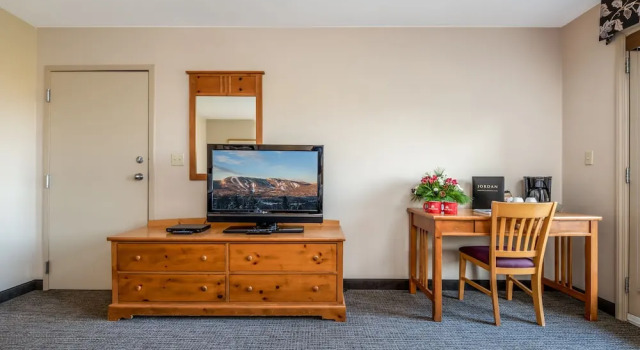 Четырёхместный номер Standard Jordan Hotel