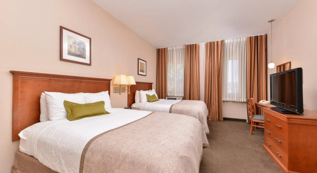 Четырёхместный люкс Candlewood Suites San Diego by IHG