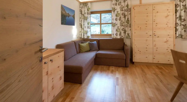 Appartementhaus Trixl, Rezerwuj Hotel Hotele w Tyrol z parkingiem, Parking