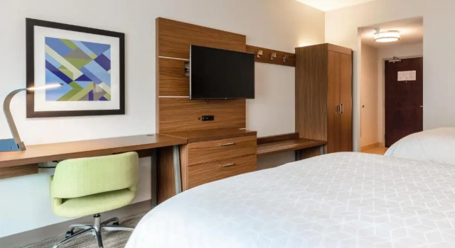 Четырёхместный номер Executive Holiday Inn Express Calhoun South by IHG