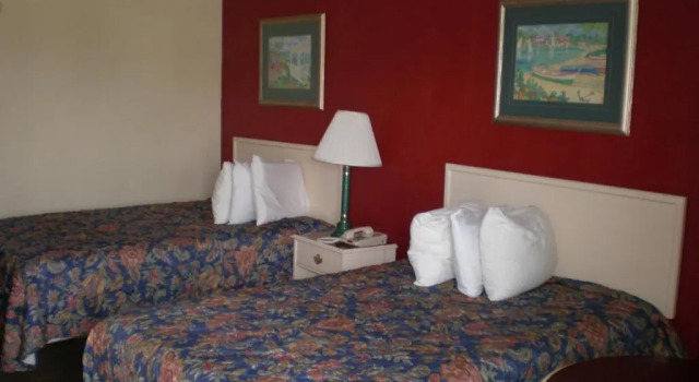 Четырёхместный номер Standard Motel 6 Saint George, SC   I-95