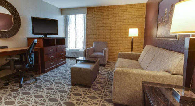 Люкс Drury Inn & Suites Louisville East