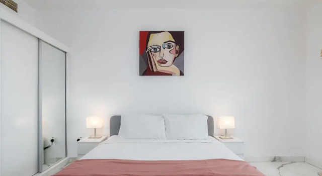 Lux BnB Princess Tower - Dubai Marina, Забронировать Отель «постель и завтрак» Дубай-Марина , рядом с Jumeirah Palm Tram Station