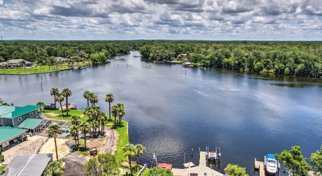 Homosassa River Home w/ Private Boat Ramp & Kayaks, Buchen Sie Ferienhaus Villen in Homosassa, in der Nähe von Monkey Island, Villa