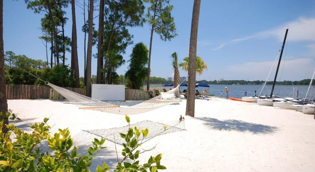 Villa Lago 1945 - 4BR 4b.5a -