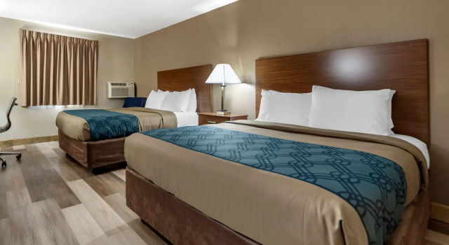 Четырёхместный номер Standard Econo Lodge Hays I-70