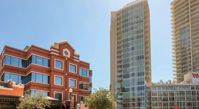 FRONTDESK West 6 Apts Downtown Tempe, Забронировать Отель Отели Пруда в Темпе с парковкой, рядом с Антропологический музей государственного университета Аризоны, Парковка