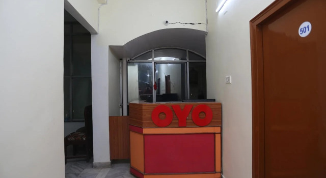 Hotel Awadh by OYO Rooms, Забронировать Отель Пратапгарх штат Уттар-Прадеш