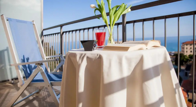 Трёхместный номер Standard с балконом и с видом на море Hotel Europa