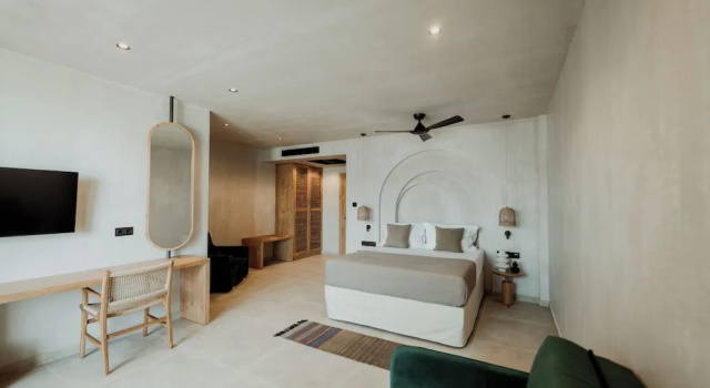 Полулюкс с балконом и с видом на море Kalani Residence