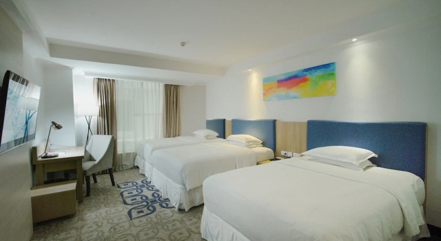 Трёхместный номер Standard Four Points by Sheraton Makassar