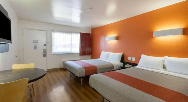 Четырёхместный номер Standard Motel 6-Claremont, CA