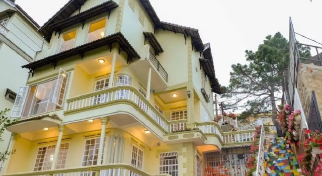 Bonjour Homestay - Hostel, Забронировать Хостел Отели Далата с парковкой, рядом с Thien Vuong Pagoda, Парковка