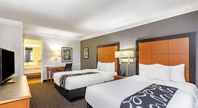 Шестиместный номер Standard c 1 комнатой La Quinta Inn by Wyndham El Paso - Airport