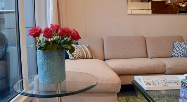 Bright 1 Bedroom Apartment With River Views