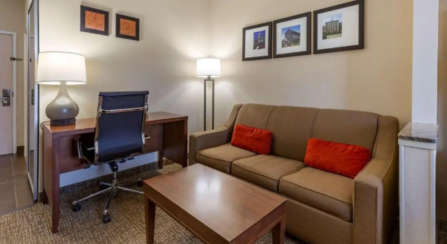 Люкс Comfort Suites Raleigh Walnut Creek