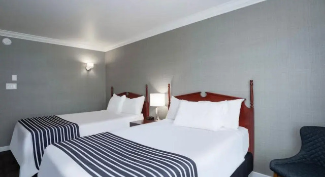 Best Western Wayside Inn, Забронировать Отель Отели Ревелсток с бассейном, Бассейн