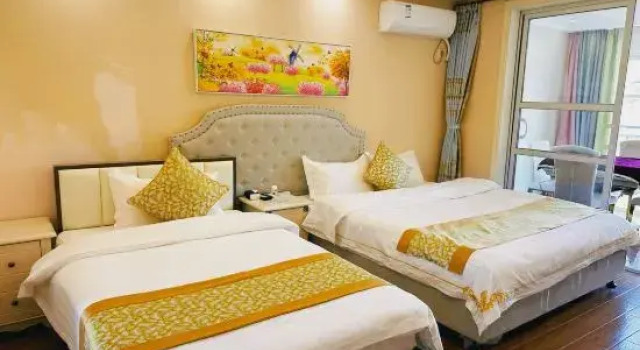 Люкс с 3 комнатами с балконом Tongqi Yunshe Holiday Villa (Heyuan Bavarian Manor Branch)