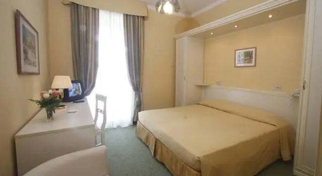 Hotel Paradiso, Забронировать Отель Отели в центре Диано-Марина, в центре