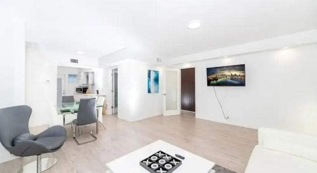 Апартаменты Deluxe Modern Apartments near Lincoln Rd Mall